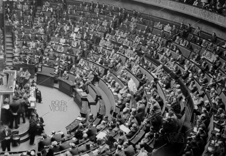 Quel est le régime politique français actuel et ses caractéristiques principales