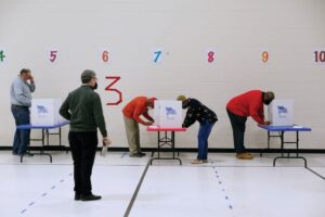 bureau de vote avec depouillement en cours