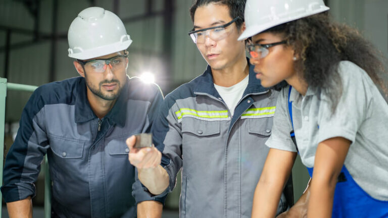 des personnes en formation professionnelle dynamique