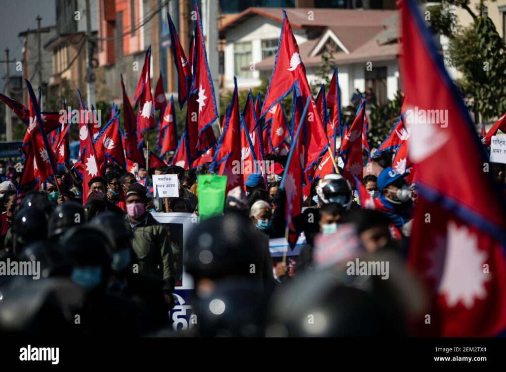 drapeaux de differents peuples en protestation