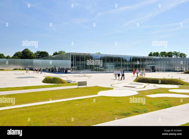 Quels sont les horaires et informations pratiques du musée Louvre-Lens