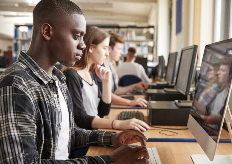 etudiant cherchant un emploi dete