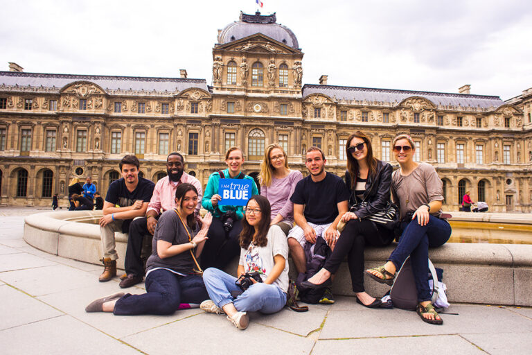 etudiants echangeant des experiences a letranger