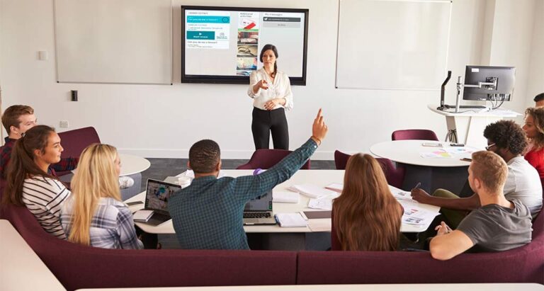 etudiants en formation pedagogique en classe