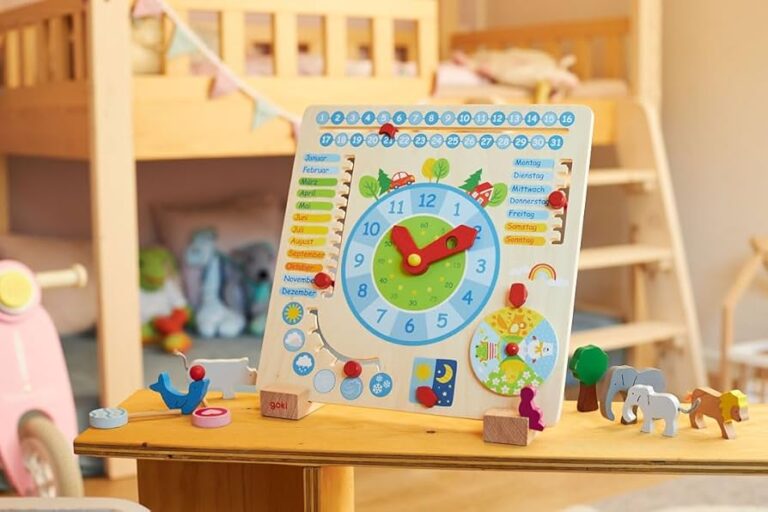 horloge avec des jouets denfants