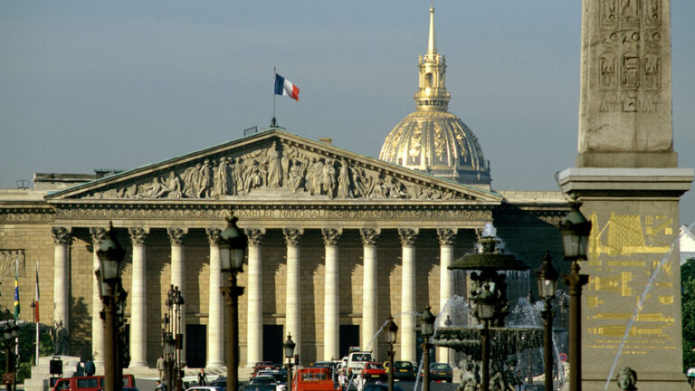 Combien de députés siègent actuellement à l’Assemblée nationale en France