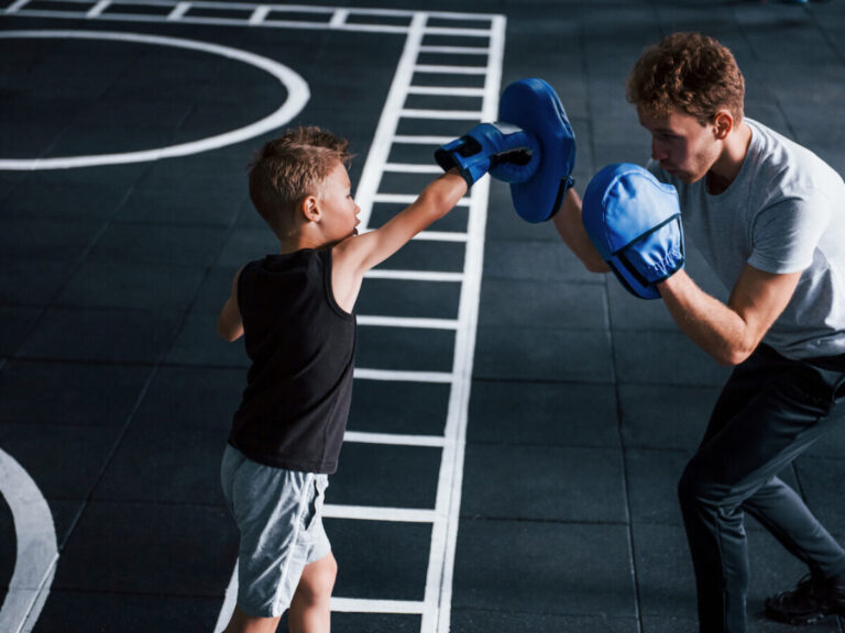 jeune en formation avec un mentor