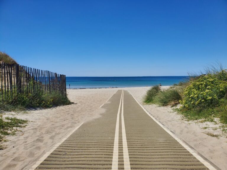 plage ensoleillee a saint gildas de rhuys