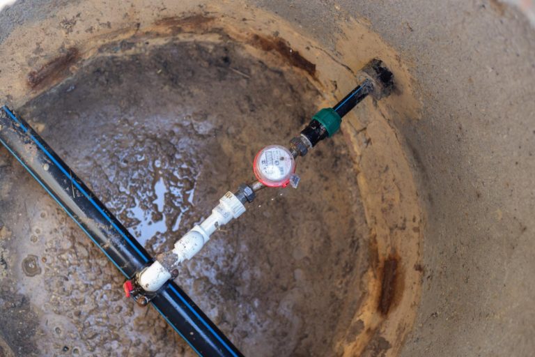 Comment savoir si une fuite d’eau se situe avant ou après le compteur