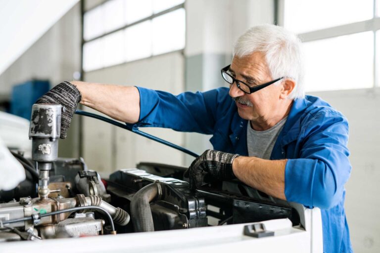 un garage automobile avec des outils modernes