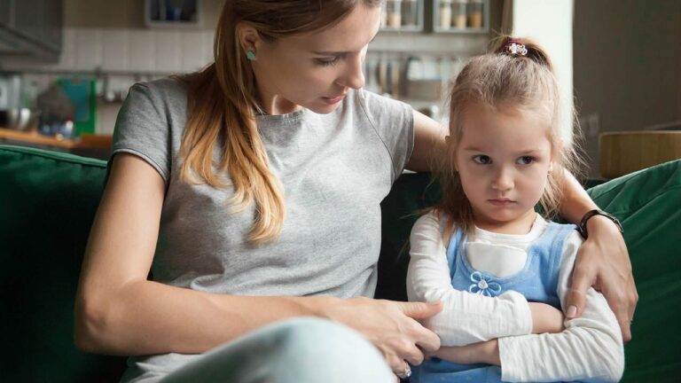 Comment gérer le fils de mon conjoint qui m’agace au quotidien