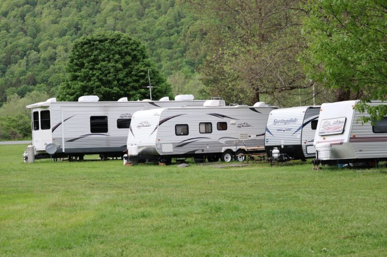 Pourquoi les gens du voyage préfèrent-ils s’installer sur leurs propres terrains