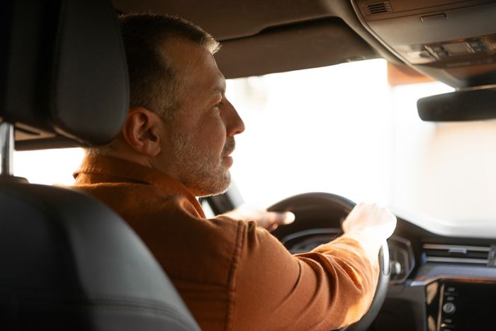 Est-ce interdit de fumer au volant en France