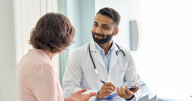 une personne consultant un medecin le week end