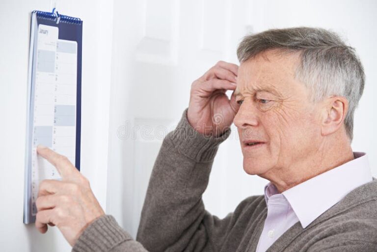 une personne hesitant devant un calendrier