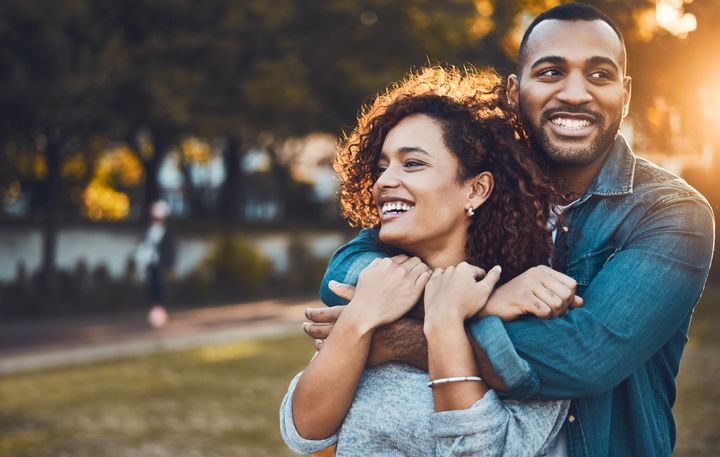 une personne heureuse dans une nouvelle relation