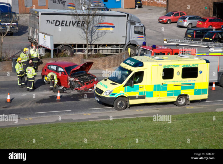 voiture de service accidentee sur route