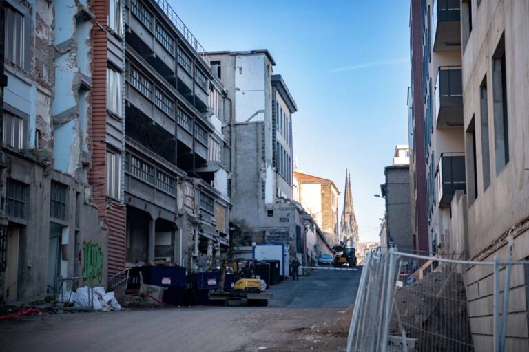 vue de la rue michel rocard a clermont ferrand